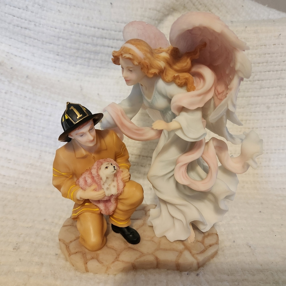Seraphim Classics Heaven and earth Angel with fireman